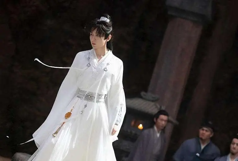 中金财富 成毅《赴山海》三天崩！龚俊《暗河传》未播先慌，大男主剧陷死循环：越押宝越翻车，到底谁的锅？