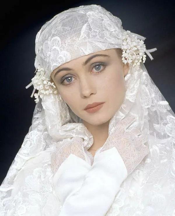 金景配资 文艺女神艾·曼纽·贝阿：曾美得像个天使，却因整容失败饱受争议